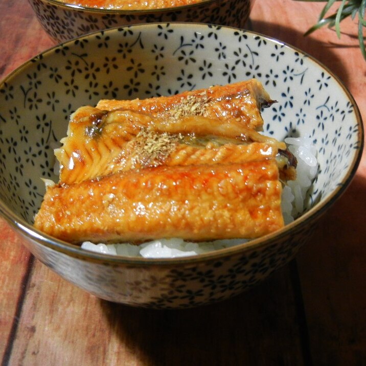 タイの調味料　シーユーダムワーンで穴子のかば焼き丼